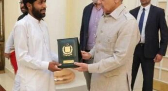 وزیراعظم نے بہادر آئل ٹینکر ڈرائیور کو تمغہ شجاعت کیلئے نامزد کردیا