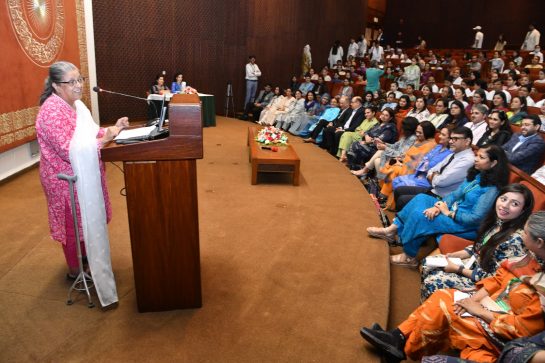 AKU ne Pakistan ke sehat ke mustaqbil ko tashkeel dene wali nurses aur ...