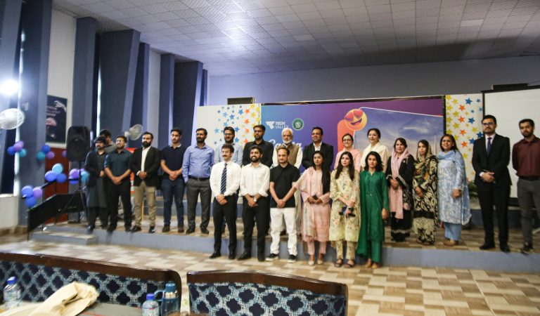 ٹیک ویلی اور وفاقی تعلیم اور پیشہ ورانہ تربیت کی وزارت نے FDE اسکولوں کو ڈیجیٹل طور پر بااختیار بنانے کے لیے تعلیمی تربیت کے لیے AI سے چلنے والا کینوا لانچ کیا۔