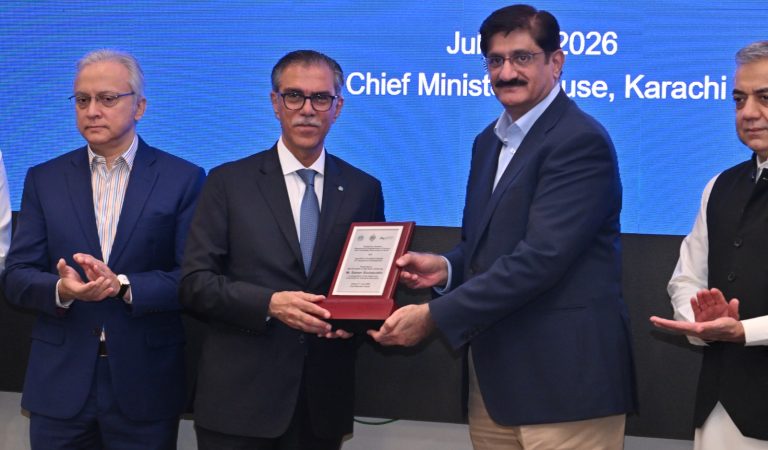 اے کے یو-آئی ای ڈی اور حکومتِ سندھ کے درمیان جامع تعلیم کے فروغ کے لیے تاریخی شراکت داری قائم