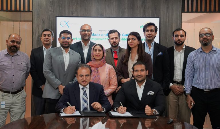 کارانداز کی معاونت سے کسان گودام چھوٹے کاشتکاروں کو ڈیجیٹل مالیاتی سہولیات اور جدید ذخیرہ سازی کے حل فراہم کرے گا